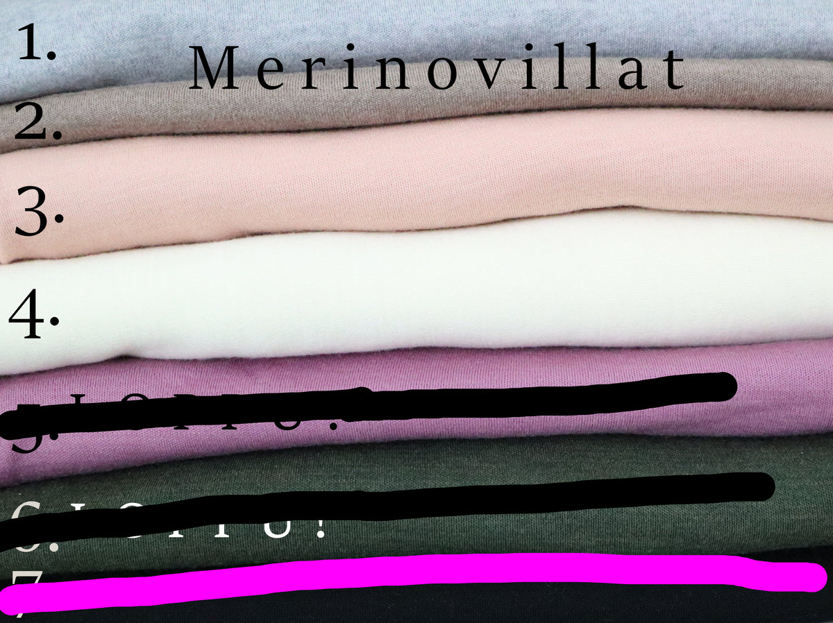 VILJA HANDMADE Kypärämyssy Tupsulla tai Ilman