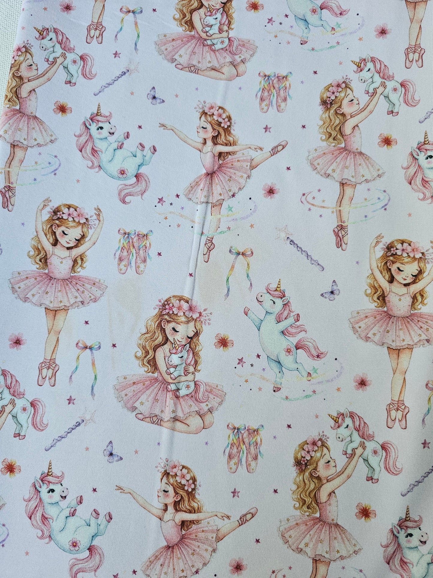 Luomutrikoo 220g: Ballerinat ja yksisarviset 85cm 2-laatu