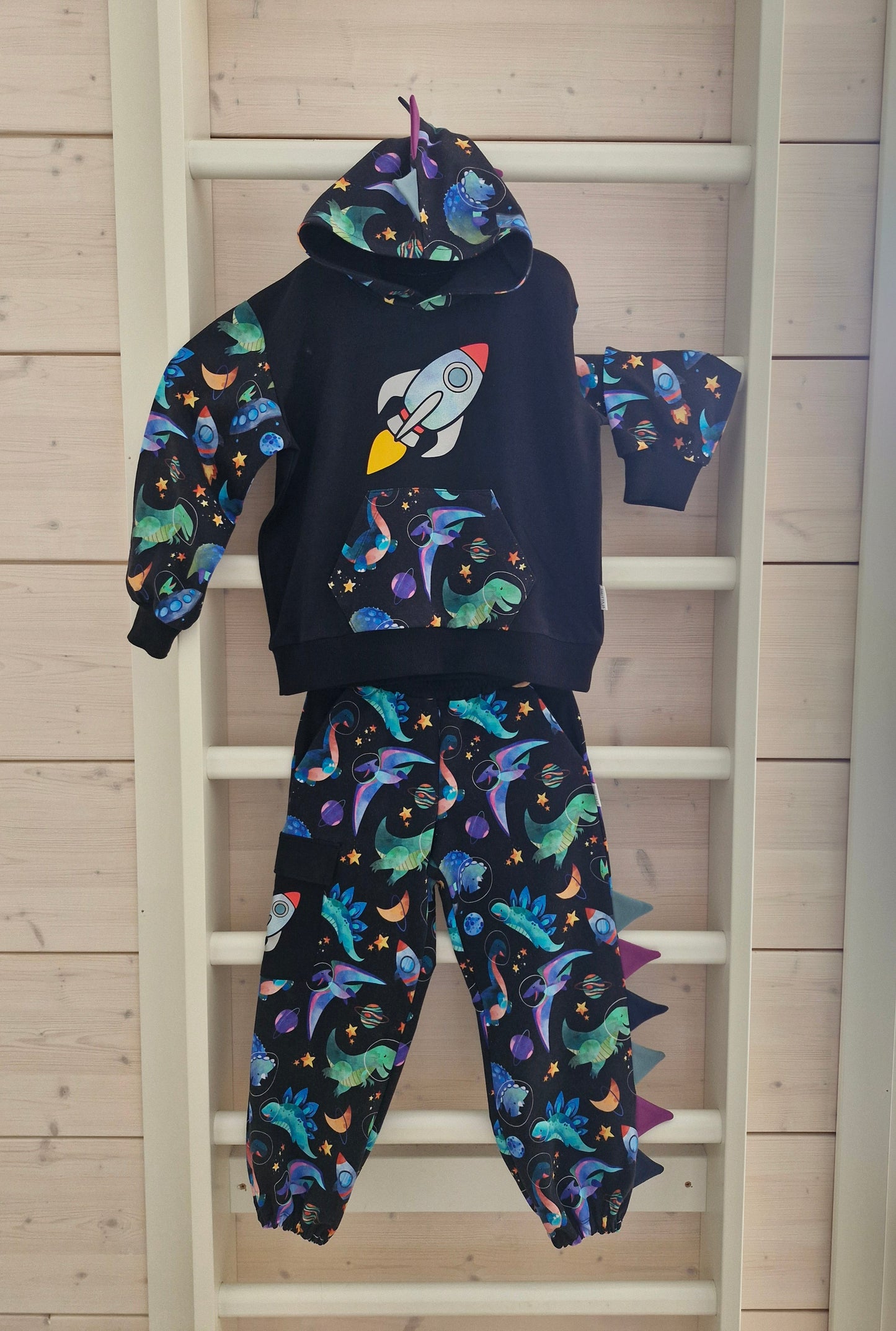 Joustocollege: Avaruusdinot